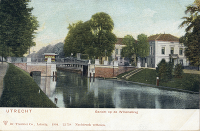 2175 Gezicht op de Stadsbuitengracht te Utrecht met de Willemsbrug uit het zuiden.